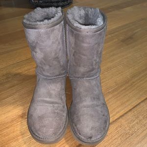 UGGS Women’s Classic ll shearling lined short boot